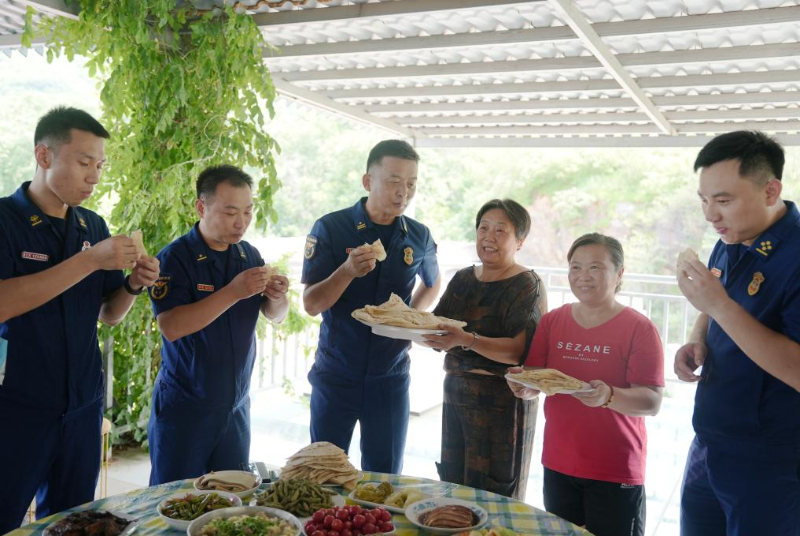 北京西城消防时隔一年重返灾区完成