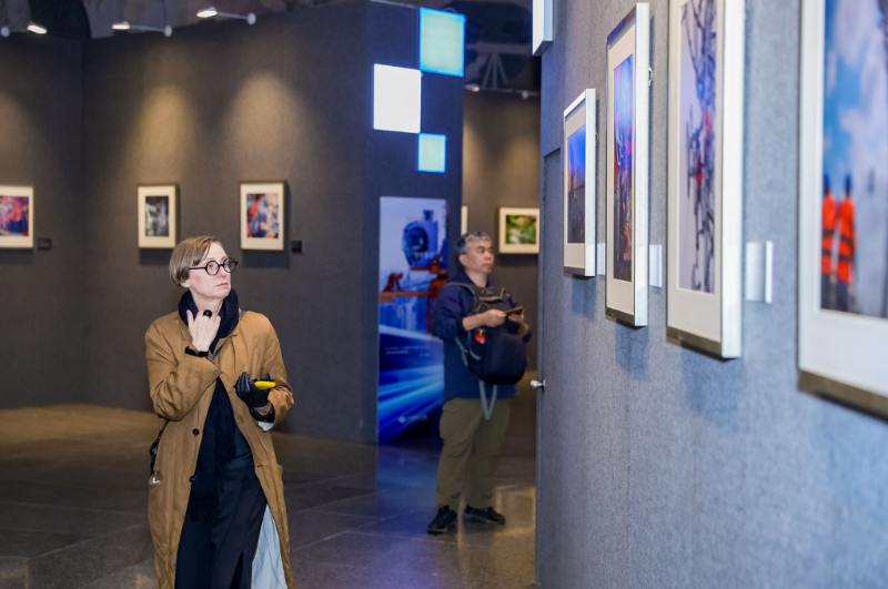 “网络强国新图景”成就展在北京国际摄影周开展-新华网