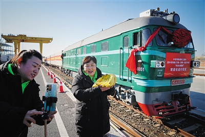 450吨老挝香蕉“搭乘”国际列车