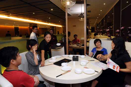 客人在北京&ldquo;湘鄂情&bull;源&rdquo;建国门外店聚餐