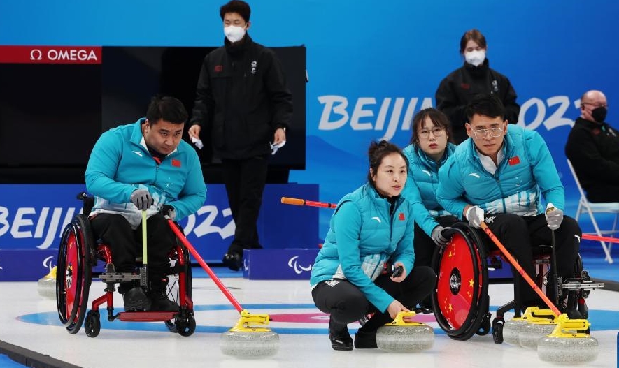 轮椅冰壶——中国队进行赛前训练