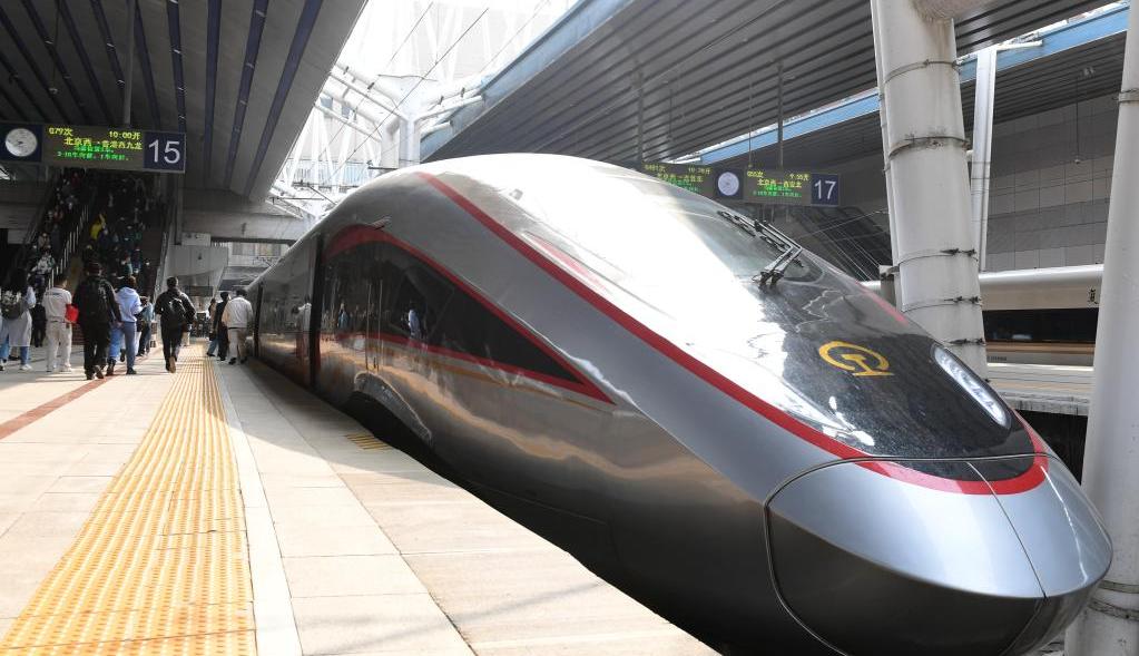 2023年首趟北京西至香港西九龙高铁列车从北京西站发出